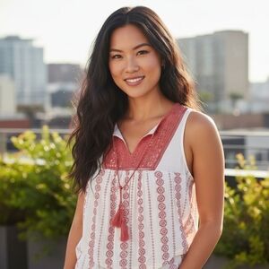 *NWT* Hem & Thread Lace back Boho Linen Blend Blouse, Sz S